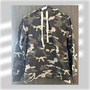 Zenana Hoodie • New with Tags (NWT) • Camo print • Size S